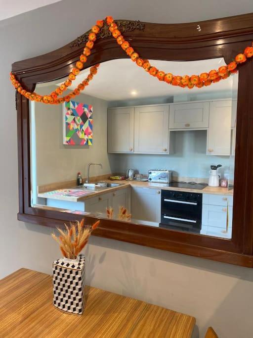 Beautiful Retro Flat Above Pub. Apartment *