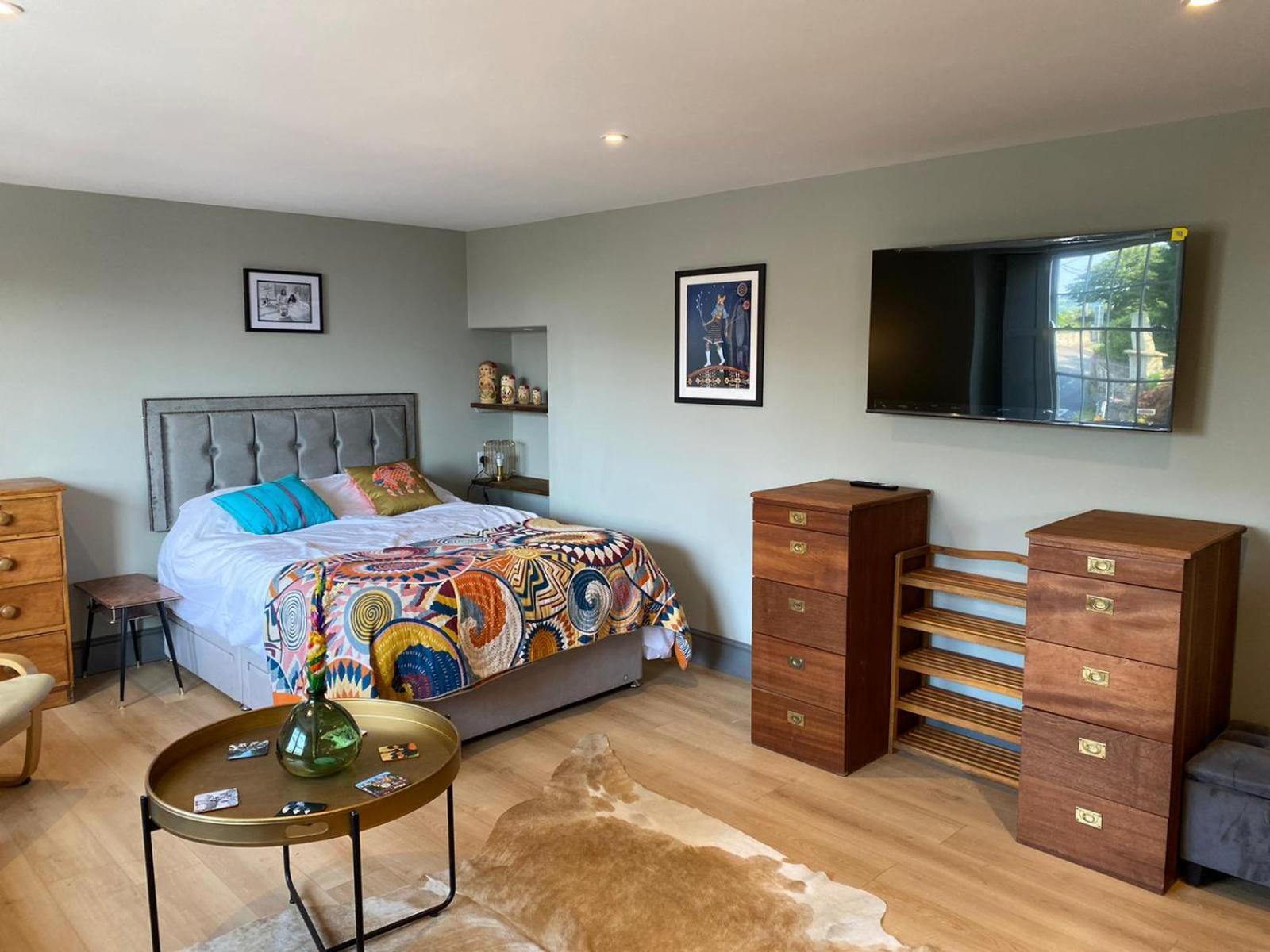 Beautiful Retro Flat Above Pub. Apartment *
